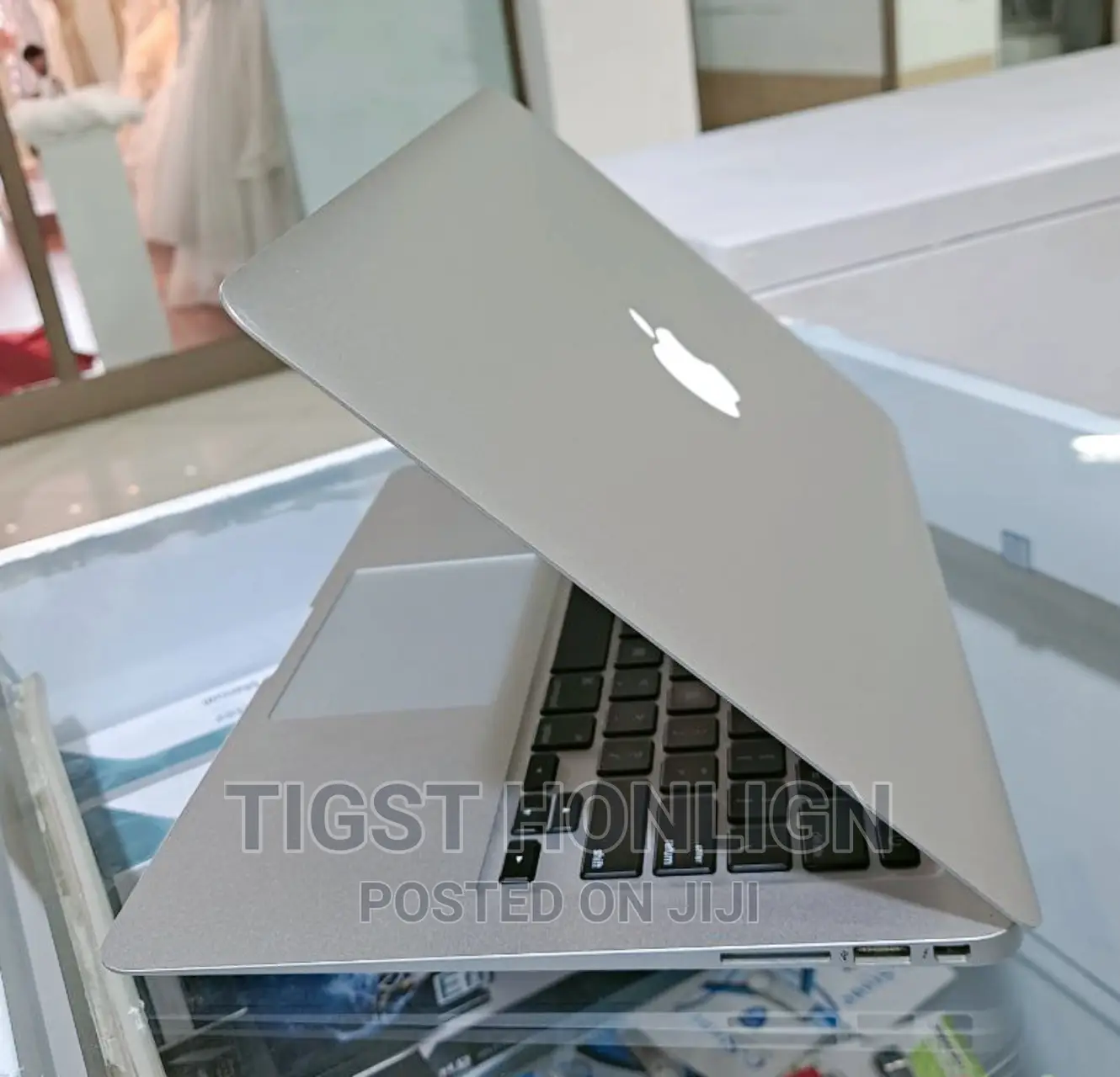 New Laptop Apple MacBook 2015 4GB Intel Core I5 SSD 128GB