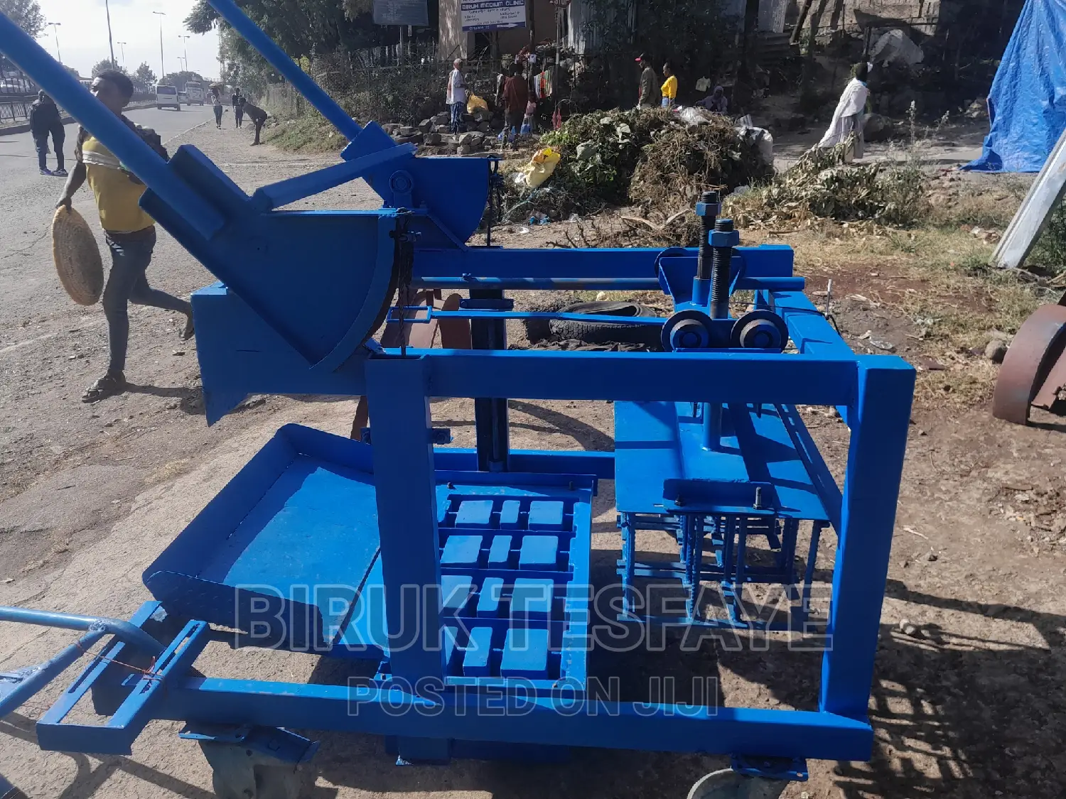 ባለ አራት የብሎኬት ማምረቻ ማሽኖች