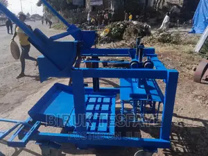 ባለ አራት የብሎኬት ማምረቻ ማሽኖች