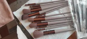 Photo - 13 PCS Makeup Brushes Set Eye Shadow With Set Make-Up Bag