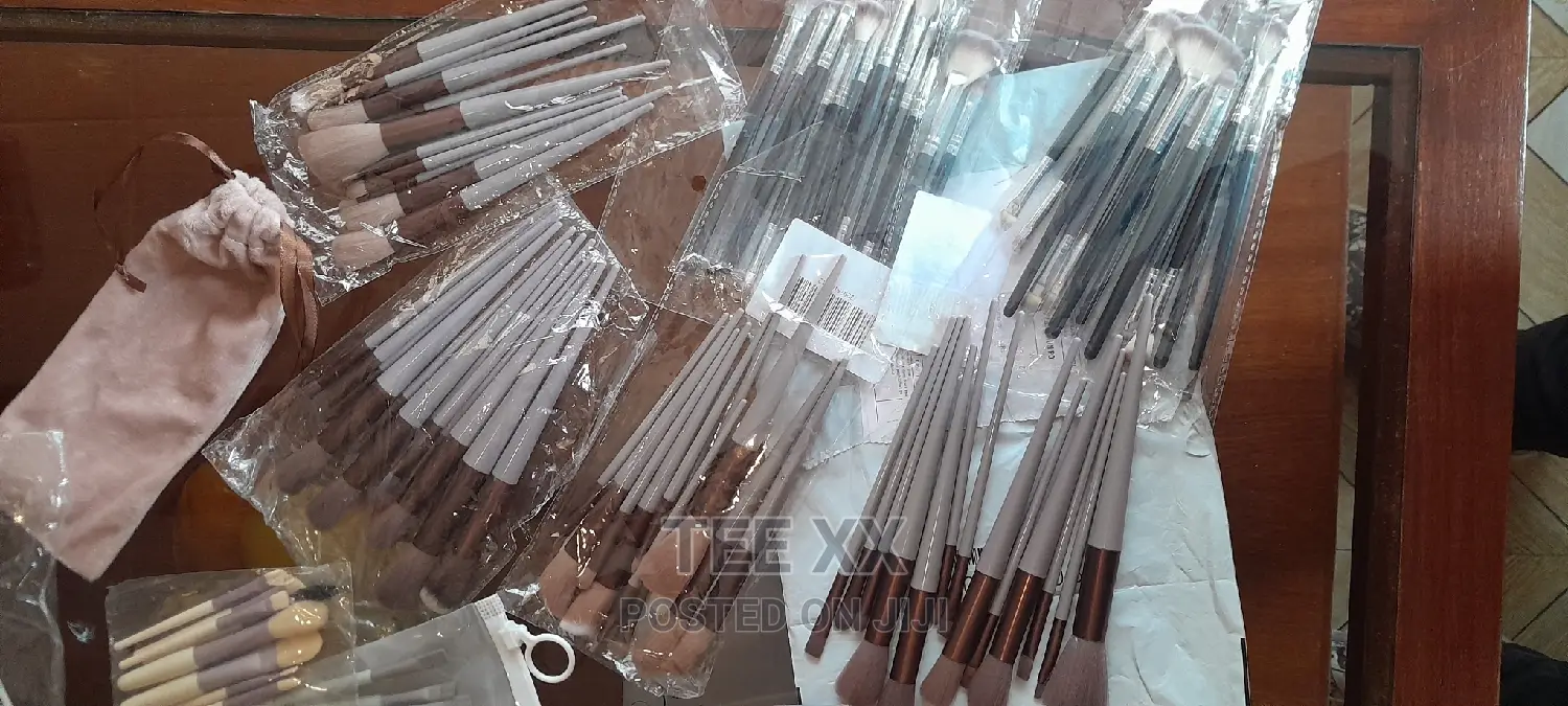 13 PCS Makeup Brushes Set Eye Shadow With Set Make-Up Bag