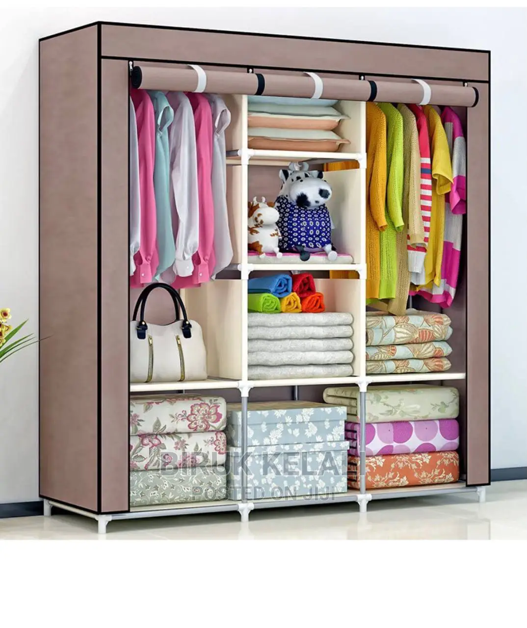 ዘመናዊ ልብስ መደርደሪያ