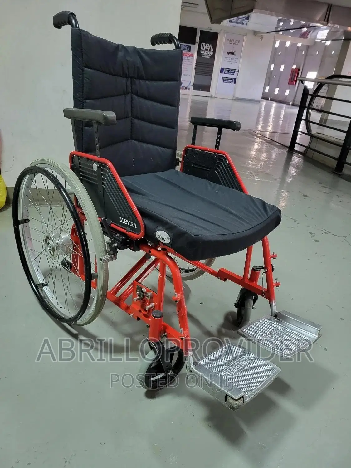 Red Comfortable Wheelchair/Used Wheelchair
