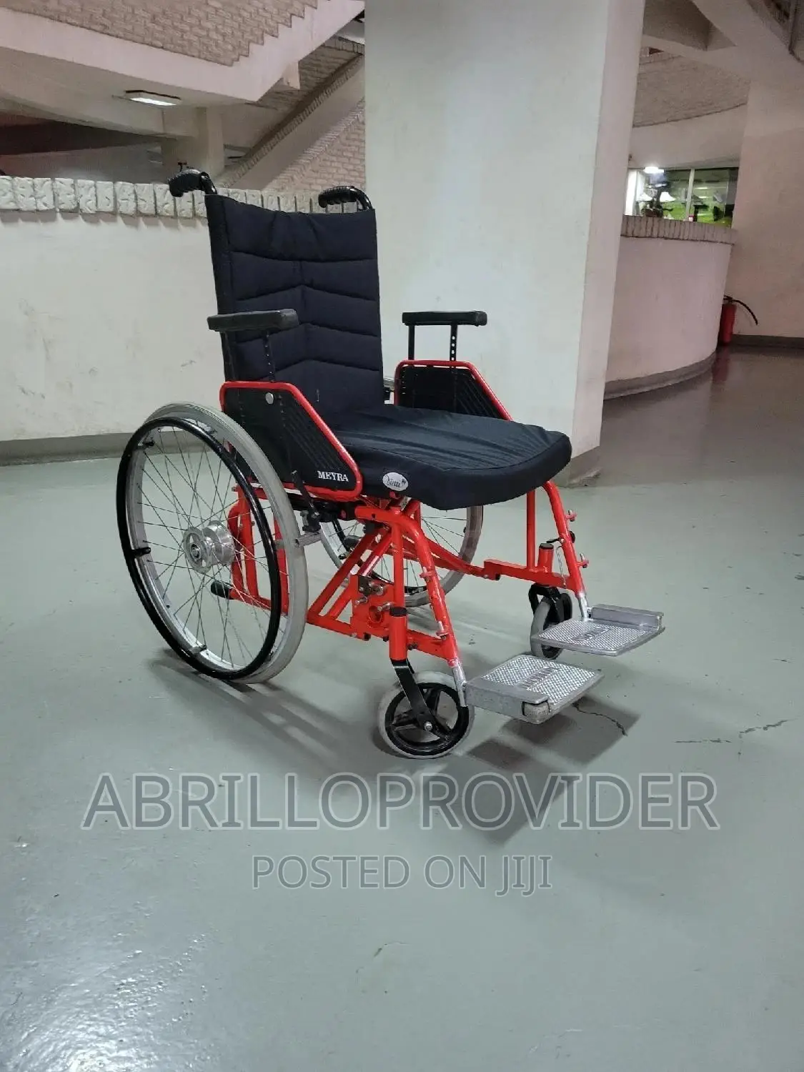 Red Comfortable Wheelchair/Used Wheelchair