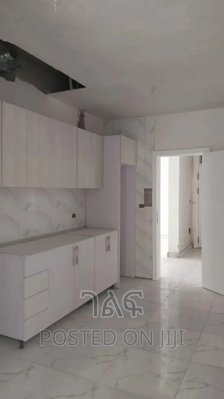 3bdrm Apartment in የግል, Bole for sale