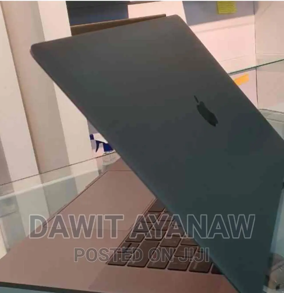 New Laptop Apple MacBook Pro 2018 16GB Intel Core I7 SSD 512GB