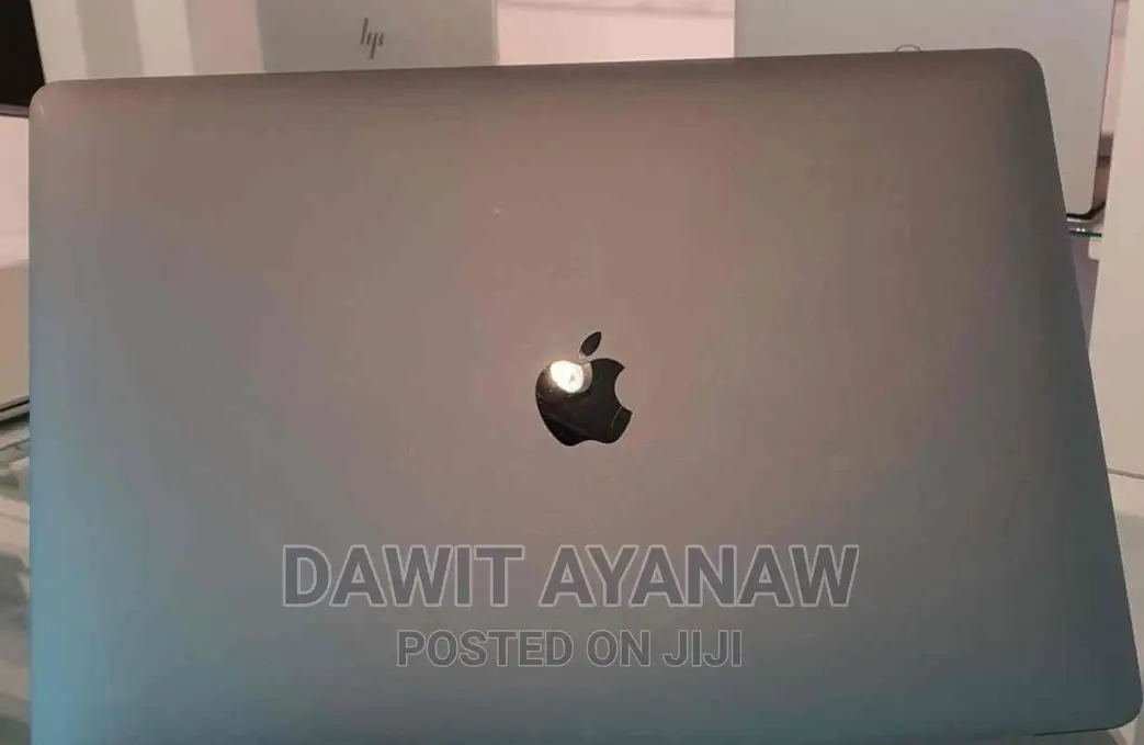 New Laptop Apple MacBook Pro 2018 16GB Intel Core I7 SSD 512GB