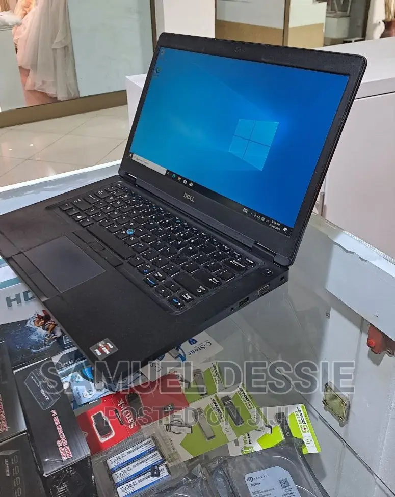 New Laptop Dell Latitude 5310 8GB AMD Ryzen 5 SSD 256GB