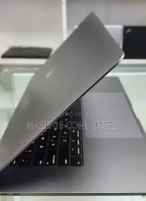 New Laptop Apple MacBook Pro 2017 16GB Intel Core I7 SSD 512GB