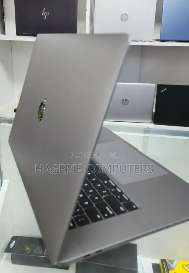 New Laptop Apple MacBook Pro 2017 16GB Intel Core I7 SSD 512GB