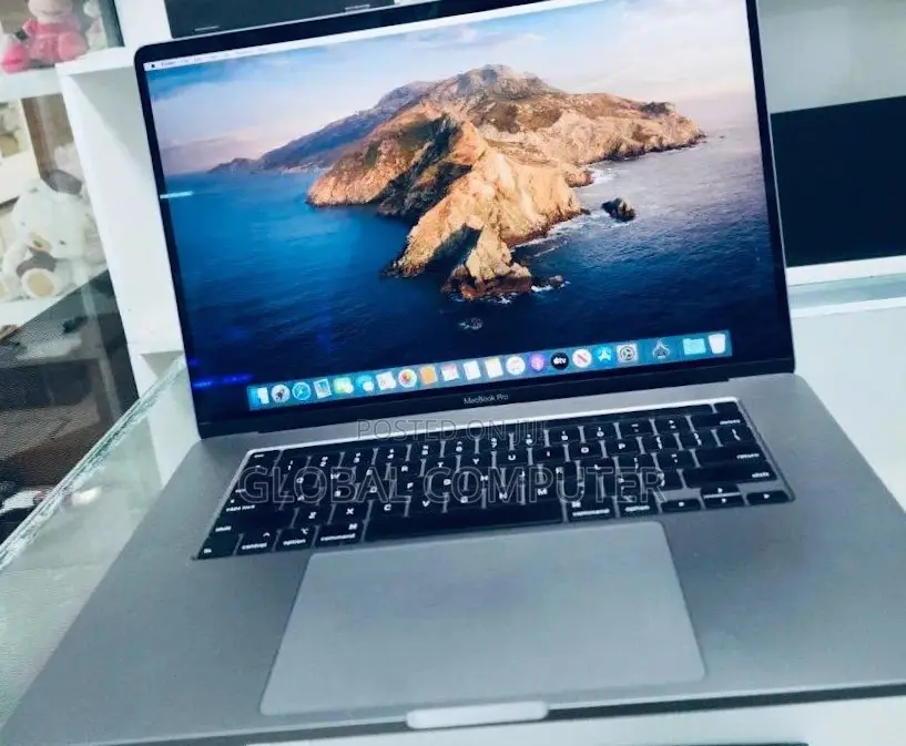 New Laptop Apple MacBook Pro 2017 16GB Intel Core I7 SSD 512GB