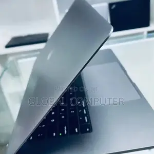 New Laptop Apple MacBook Pro 2017 16GB Intel Core I7 SSD 512GB