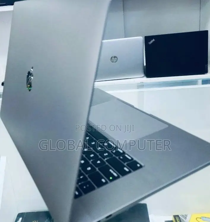 New Laptop Apple MacBook Pro 2017 16GB Intel Core I7 SSD 512GB