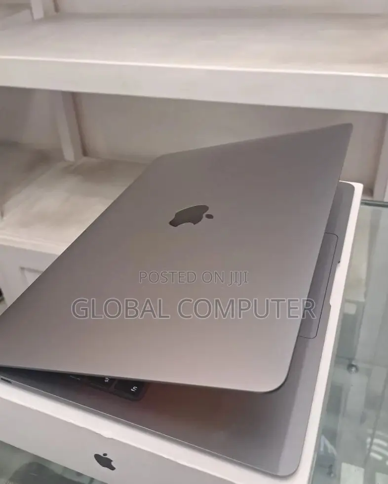 New Laptop Apple MacBook 2020 16GB Intel Core i5 SSD 512GB