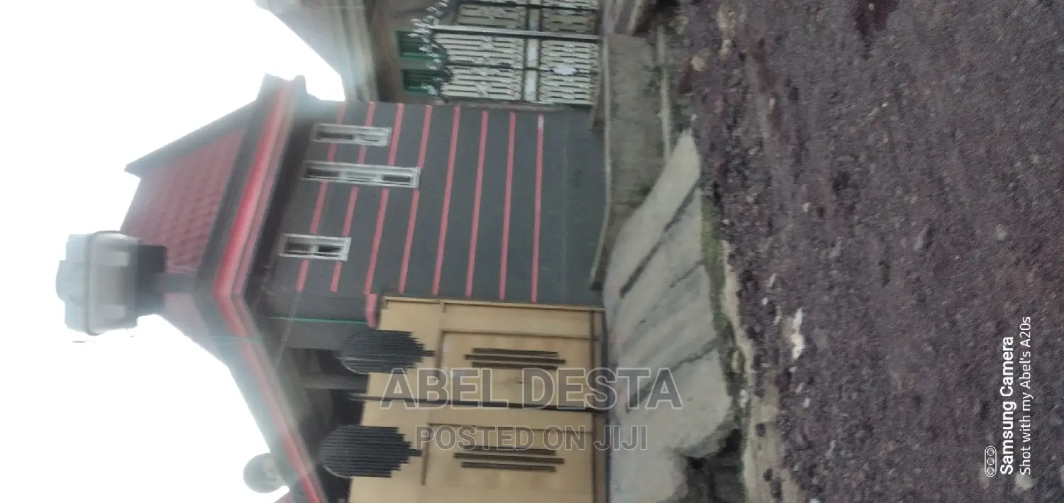 3bdrm Villa in 40 Meter, Adama for sale