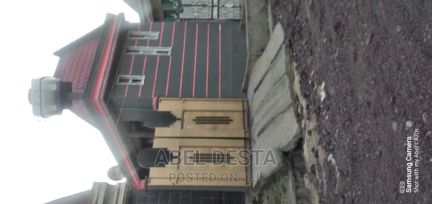 3bdrm Villa in 40 Meter, Adama for sale