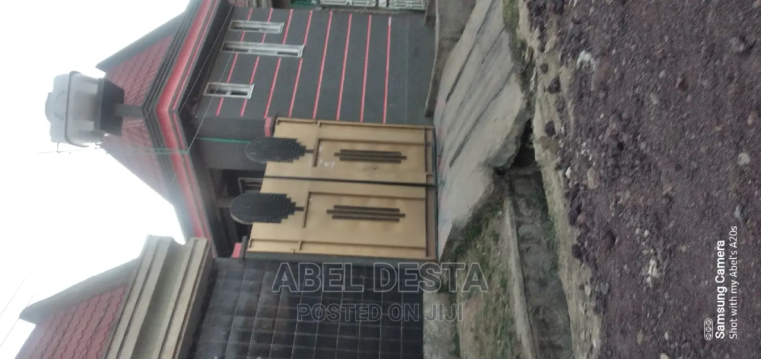 3bdrm Villa in 40 Meter, Adama for sale