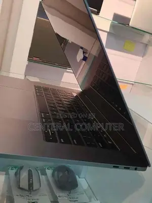 New Laptop Apple MacBook Pro 2018 16GB Intel Core I7 HDD+SSD 512GB