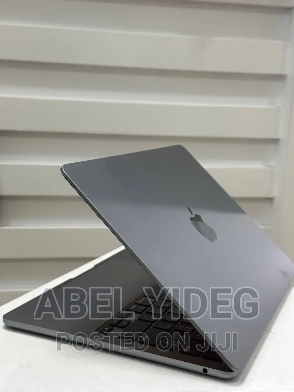 New Laptop Apple MacBook Air 2022 M2 16GB Apple M2 SSD 1T