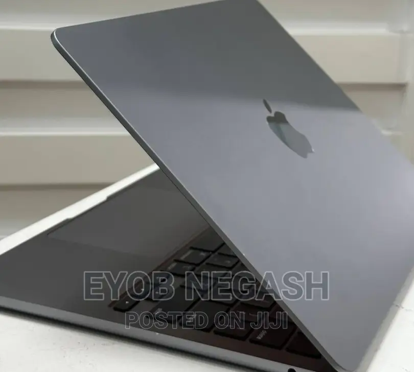 New Laptop Apple MacBook Air 2022 M2 16GB Apple M2 SSD 1T
