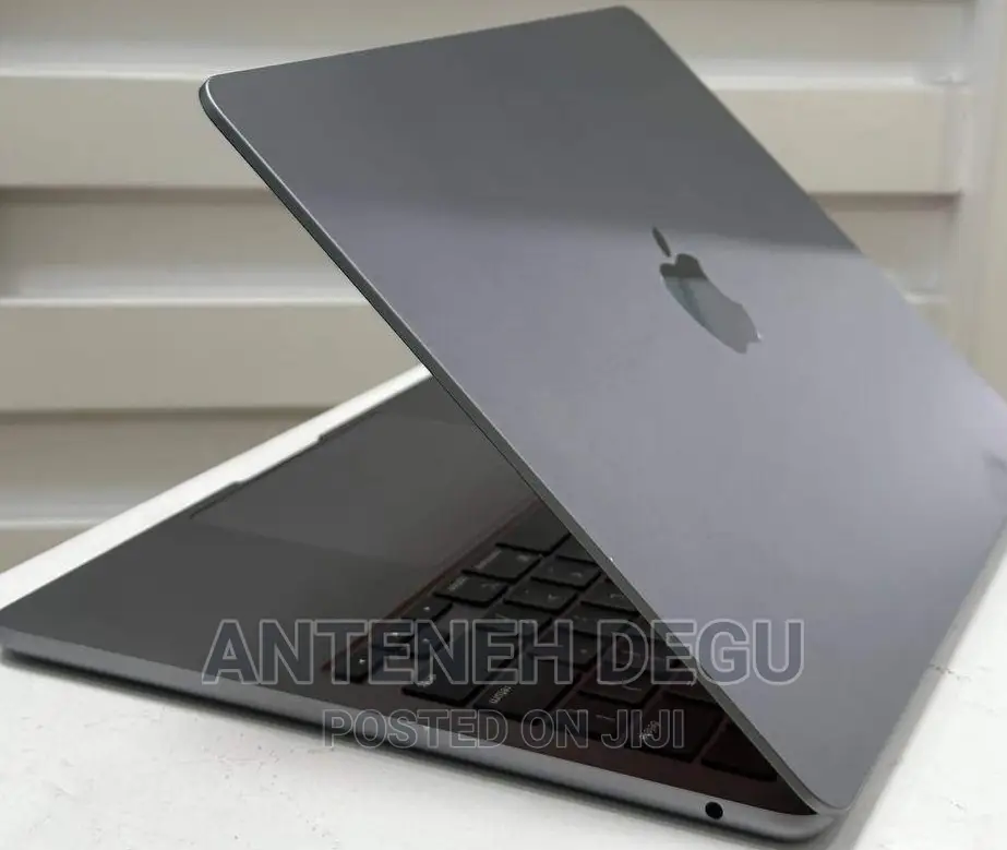 New Laptop Apple MacBook Air 2022 M2 16GB Apple M2 SSD 1T