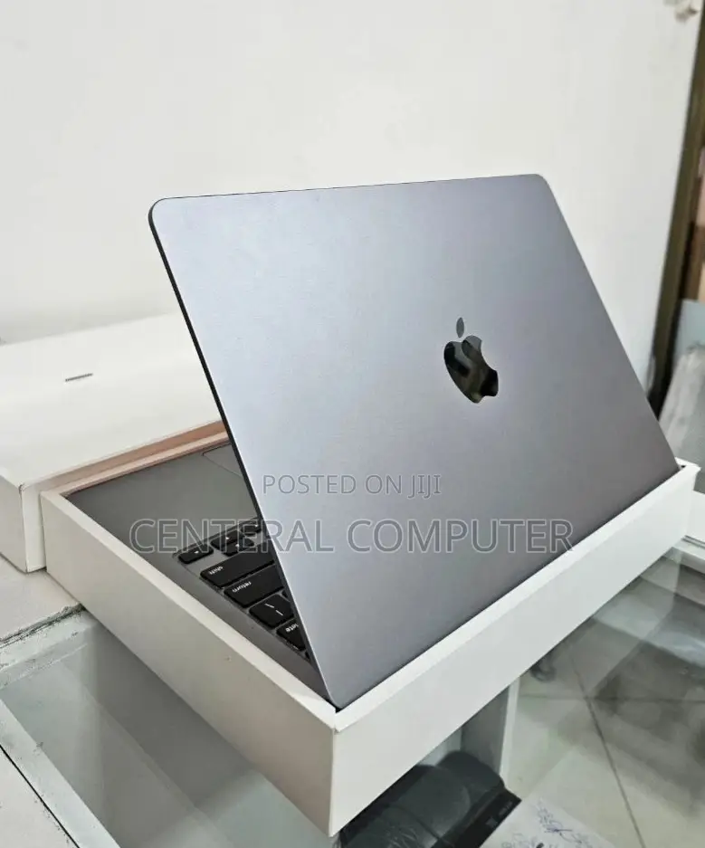 New Laptop Apple MacBook Air 2022 M2 8GB Apple M2 SSD 256GB