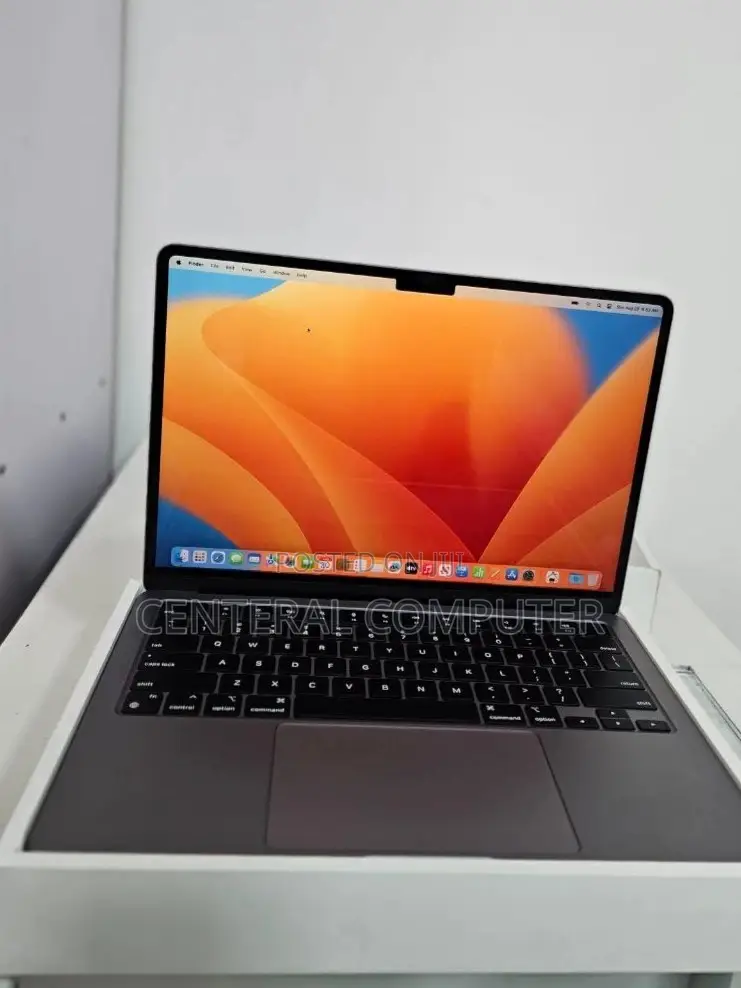 New Laptop Apple MacBook Air 2022 M2 8GB Apple M2 SSD 256GB