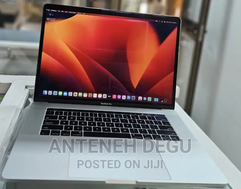 New Laptop Apple MacBook Pro 2017 16GB Intel Core I7 SSD 512GB