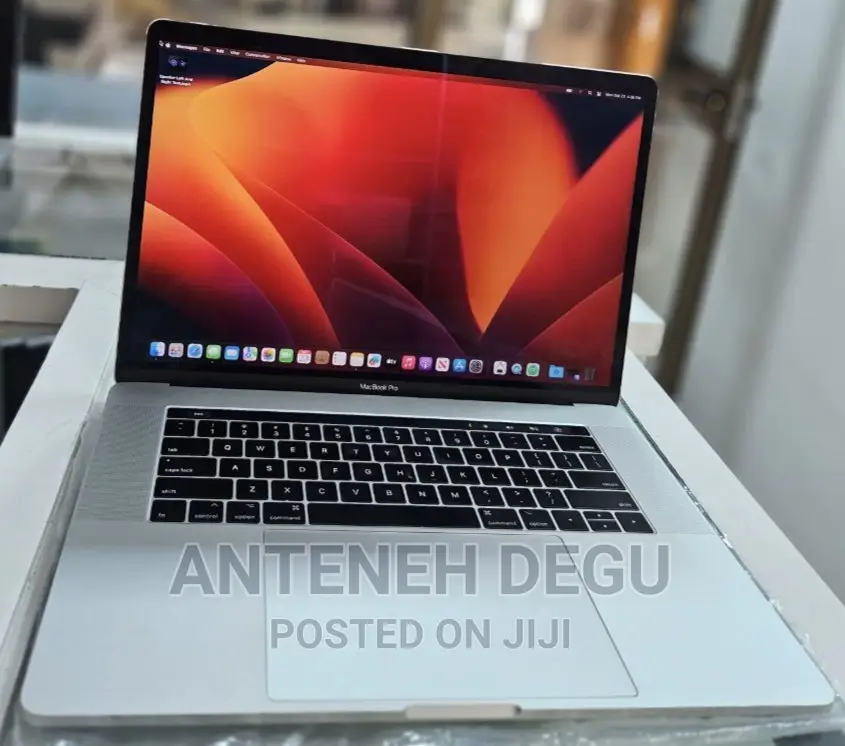 New Laptop Apple MacBook Pro 2017 16GB Intel Core I7 SSD 512GB