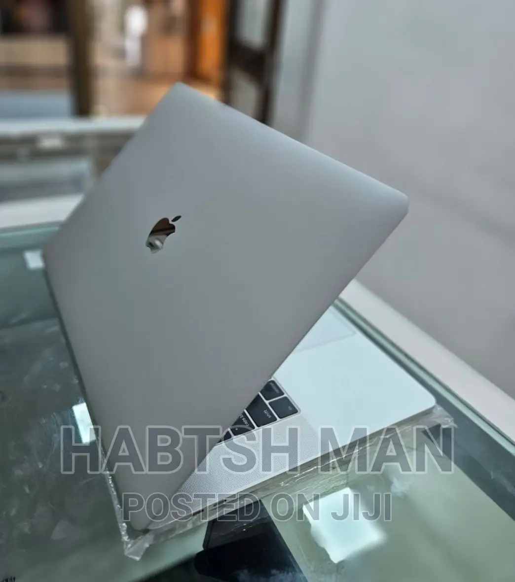 New Laptop Apple MacBook Pro 2017 16GB Intel Core I7 SSD 512GB