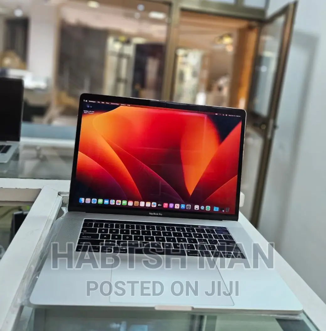 New Laptop Apple MacBook Pro 2017 16GB Intel Core I7 SSD 512GB
