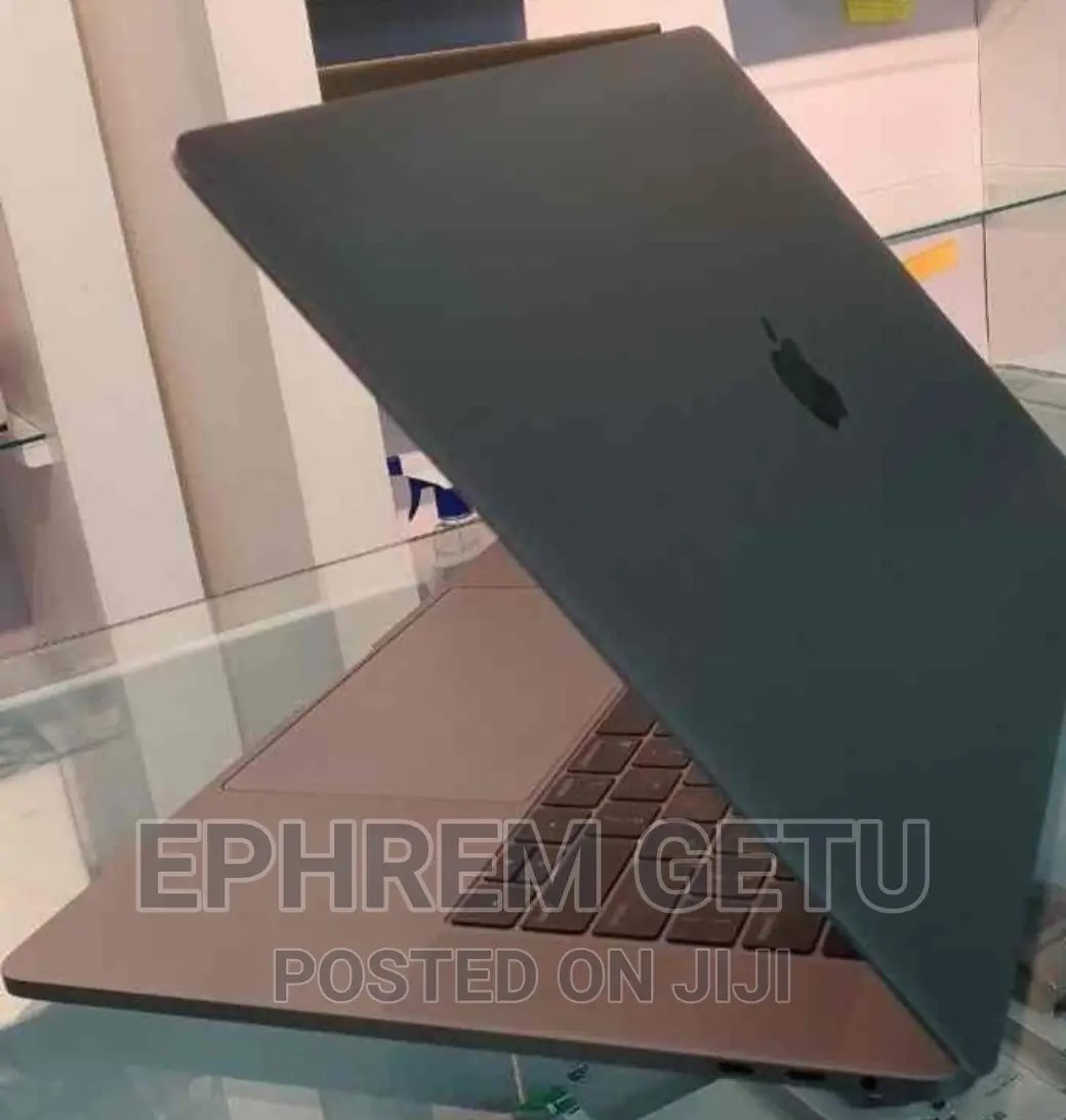 New Laptop Apple MacBook Pro 2018 16GB Intel Core I7 SSD 512GB