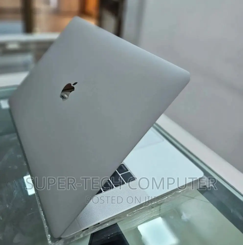 New Laptop Apple MacBook Pro 2017 16GB Intel Core I7 SSD 512GB