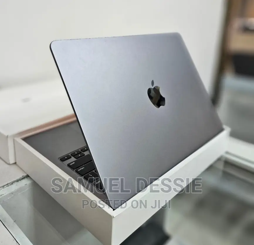 New Laptop Apple MacBook Pro 2017 16GB Intel Core I7 SSD 512GB