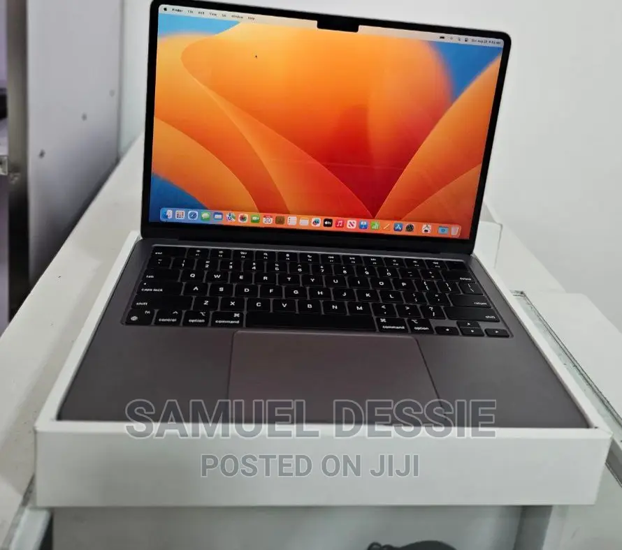 New Laptop Apple MacBook Pro 2017 16GB Intel Core I7 SSD 512GB