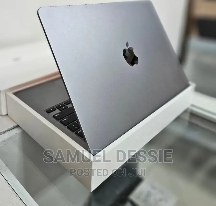 New Laptop Apple MacBook Pro 2017 16GB Intel Core I7 SSD 512GB