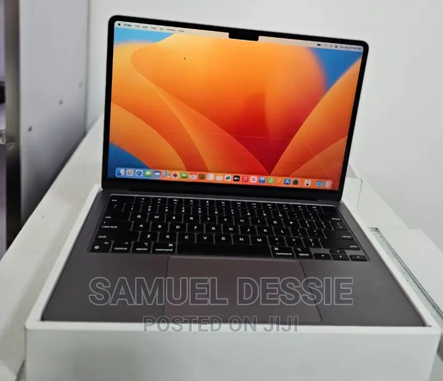 New Laptop Apple MacBook Pro 2017 16GB Intel Core I7 SSD 512GB