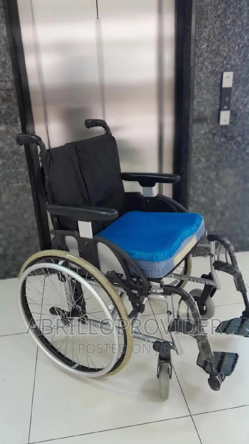 Comfortable Wheelchair/Foldable Wheelchair/New Wheelchair