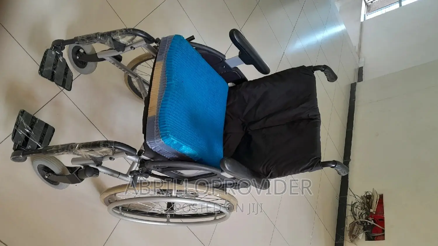Europe Standard Wheelchair/Foldable/Comfortable/Wheelchair