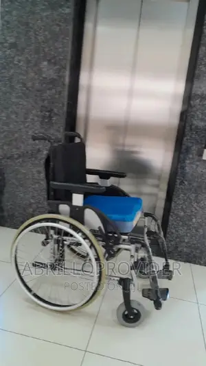 Europe Standard Wheelchair/Foldable/Comfortable/Wheelchair