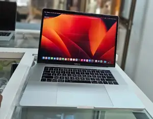 New Laptop Apple MacBook Pro 2017 16GB Intel Core I7 SSD 512GB