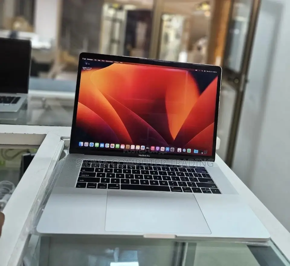 New Laptop Apple MacBook Pro 2017 16GB Intel Core I7 SSD 512GB