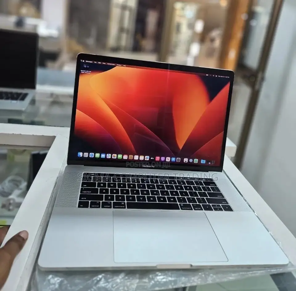 New Laptop Apple MacBook Pro 2017 16GB Intel Core I7 SSD 512GB
