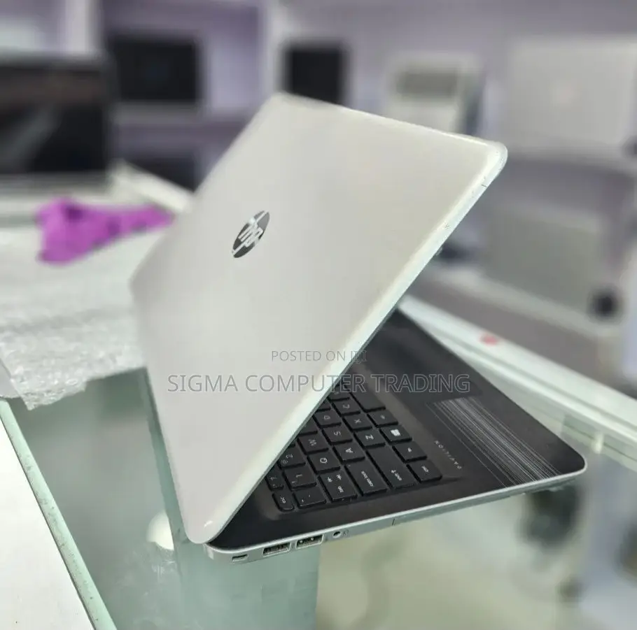 New Laptop HP Pavilion 15 8GB Intel Core I5 HDD 1T