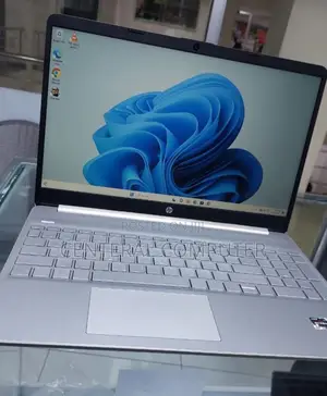 New Laptop HP 16GB AMD Ryzen 7 SSD 512GB