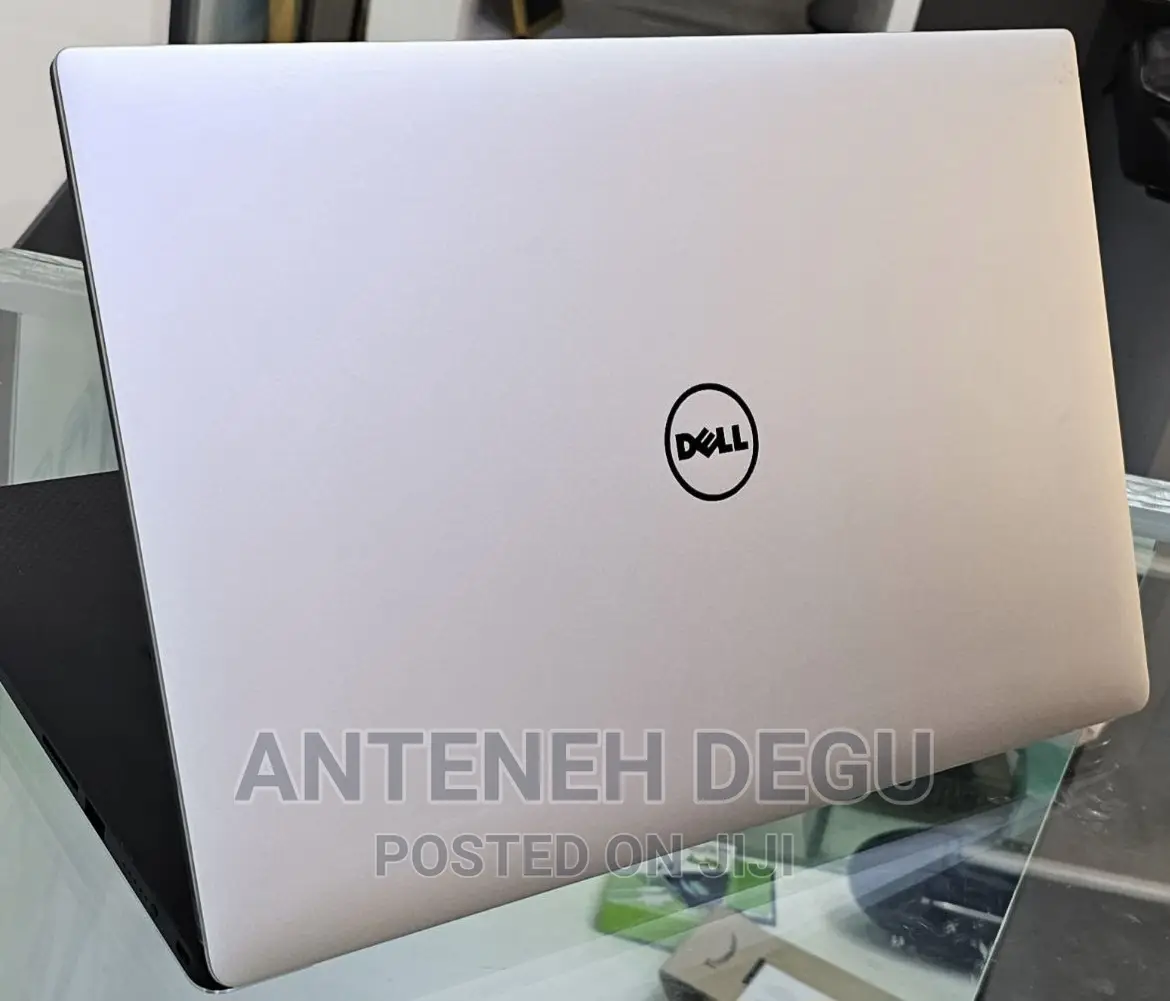 New Laptop Dell Precision 15 3520 16GB Intel Core I7 SSD 512GB