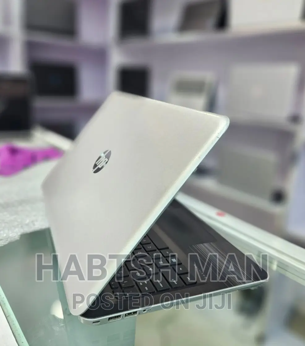 New Laptop Dell Inspiron 15 8GB Intel Core i5 SSD 256GB