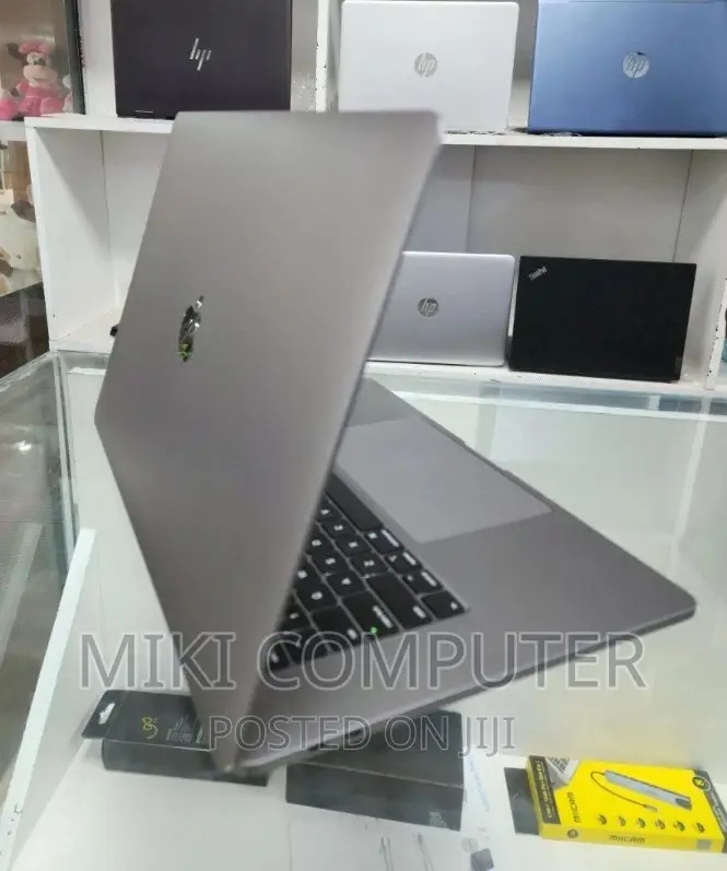 New Laptop Apple MacBook Pro 2017 16GB Intel Core I7 SSD 512GB