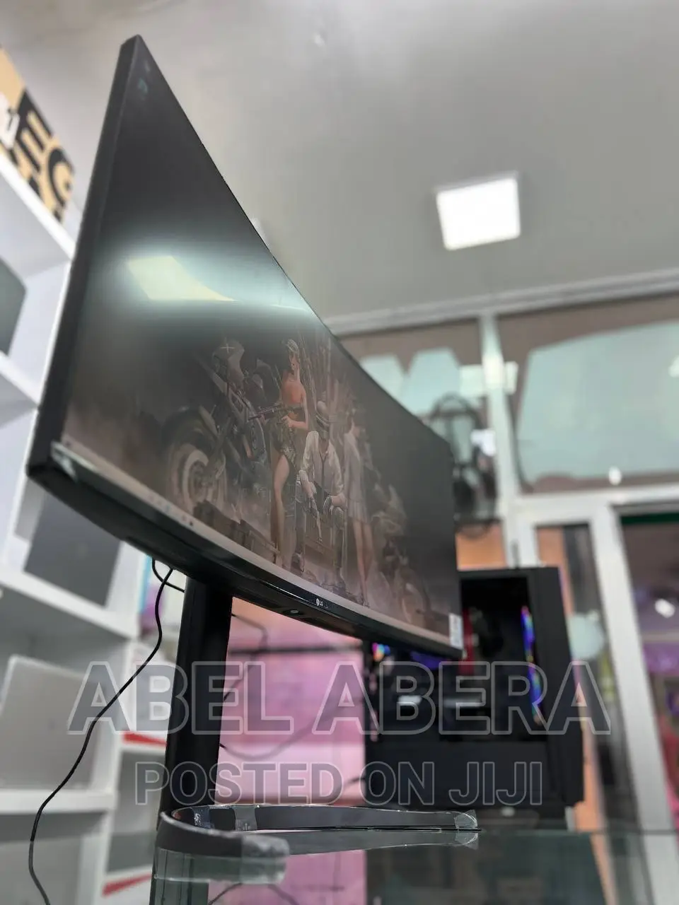 LG UHD() Curved Monitor