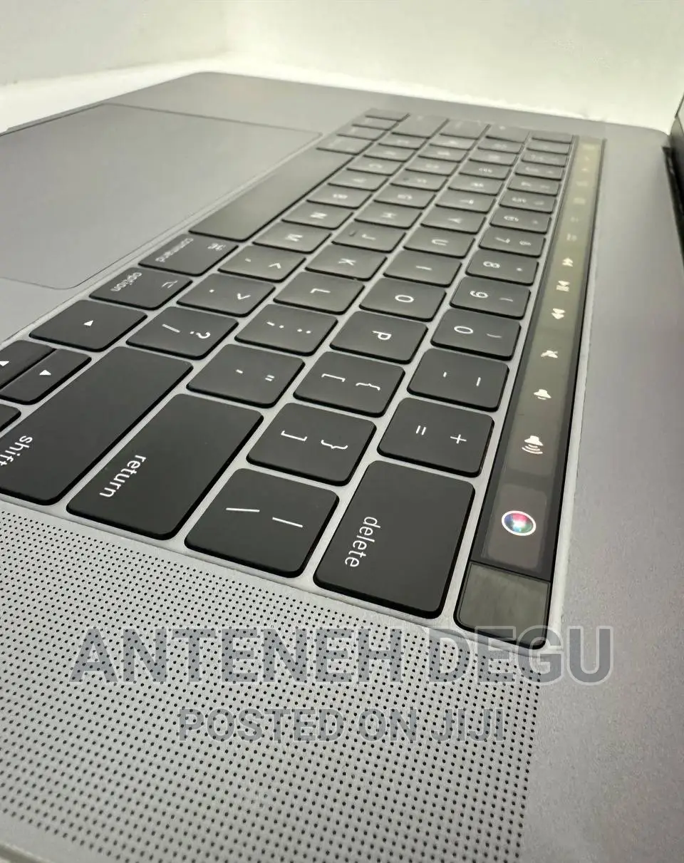 New Laptop Apple MacBook Pro 2017 16GB Intel Core I7 SSD 512GB